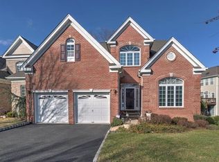 9 Laysbeth Ct, Old Bridge, NJ 08857