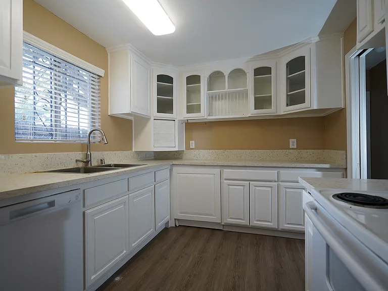 35 El Nido Ave #2 — Photo 2
