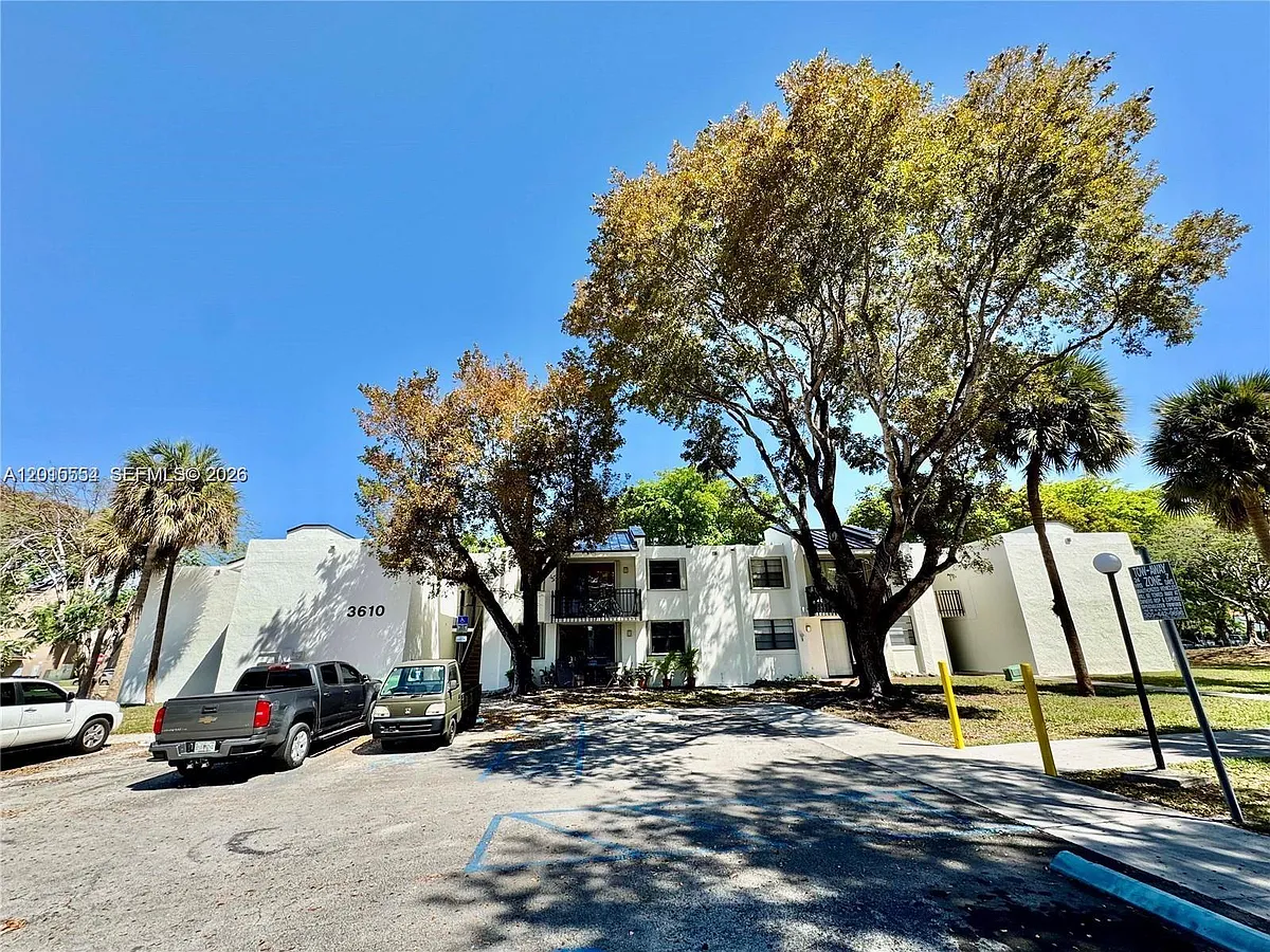 Building Photo - 3610 SW 114th Ave #4-202