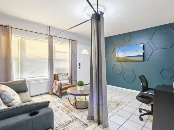 10549 Crown Rd APT 7