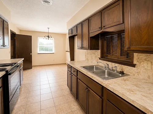 5024 Union Cir Photo 1