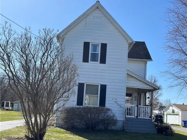 6134 East Ave, Newfane, NY 14108