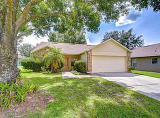 107 Citrus Landing Dr, Plant City, FL 33563