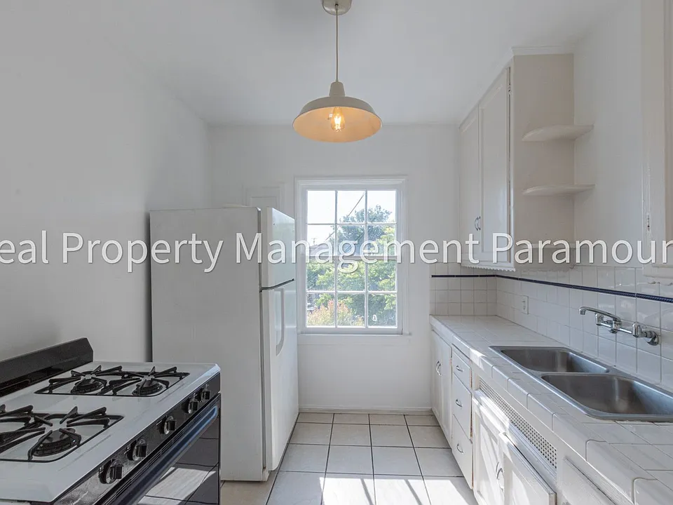 Beautiful 2 Bed 1 Bath For Rent With Parking !