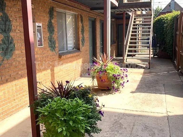 1138 N Corona St #301 — Photo 4