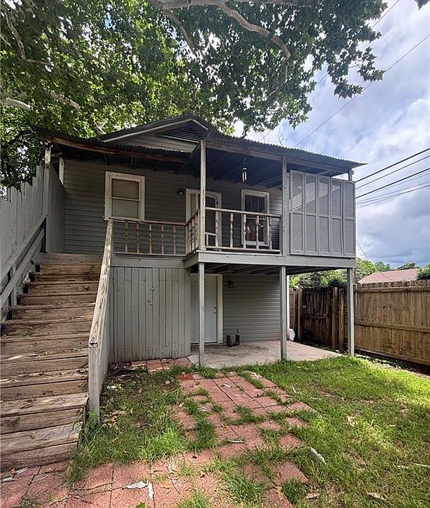 1st image of 2052 Turner St