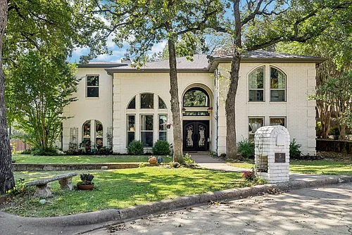 5 Woodlands Ct Photo 1
