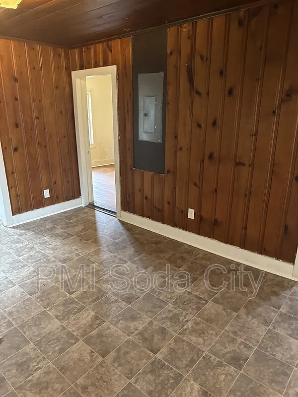 2 bed, 1.0 bath, $900 — Photo 3
