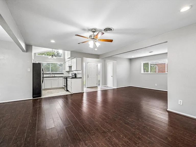 5827 Southminster Dr — Photo 8