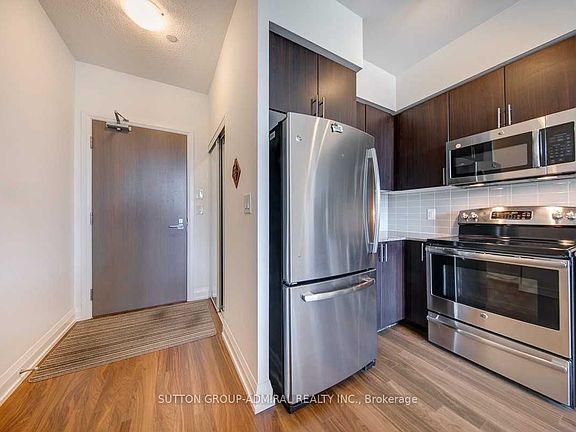 5th image of 7167 Yonge St #311