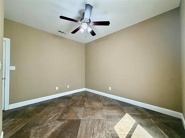 2850 Amber Ave — Photo 16