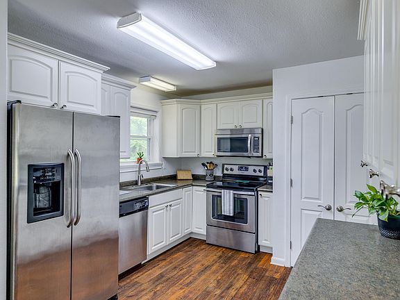2nd image of 206 Gross St