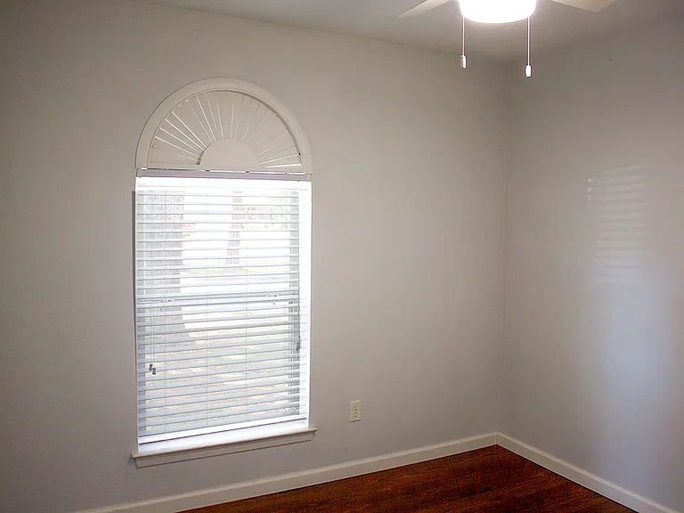 2305 Harvard Dr — Photo 12
