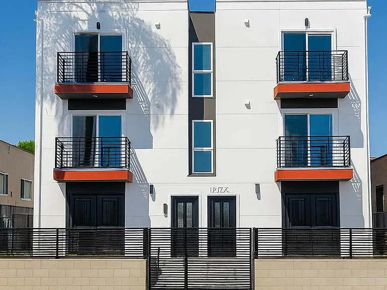1312 1/2 N Mariposa Ave #16 — Photo 23