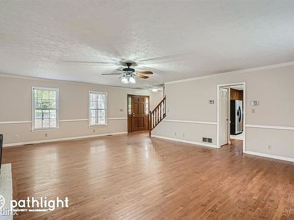 3rd image of 2441 Stockton Dr