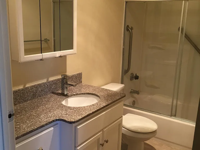 2215 Valley St #204 — Photo 4
