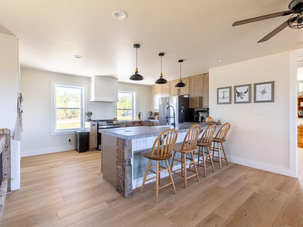 355 Camellia Ln, Hurt, VA 24563