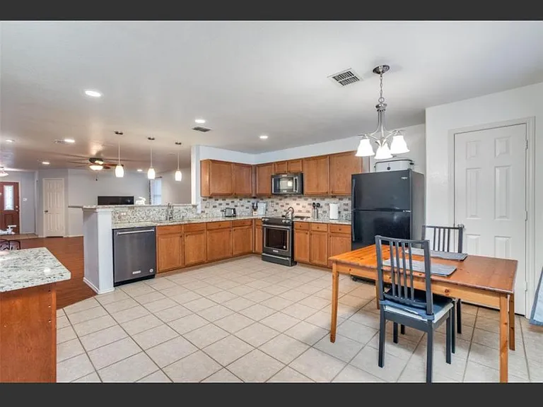 9554 Rosedale Dr — Photo 2