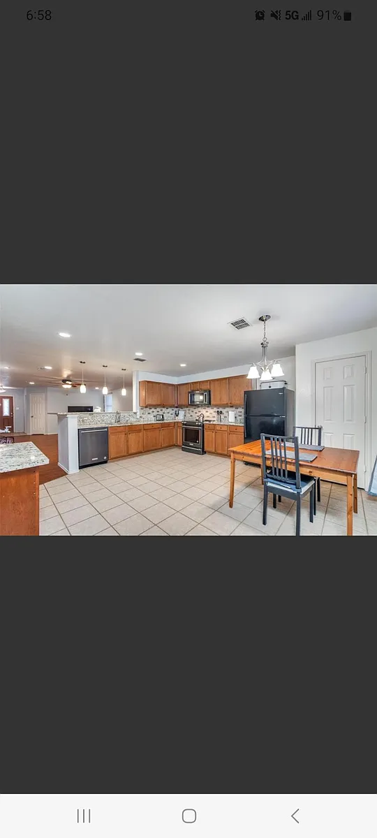 Building Photo - 9554 Rosedale Dr
