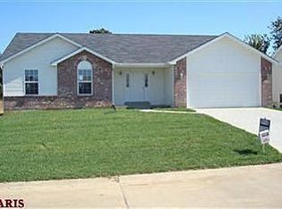 732 Pecan Hill Dr, Saint Charles, MO