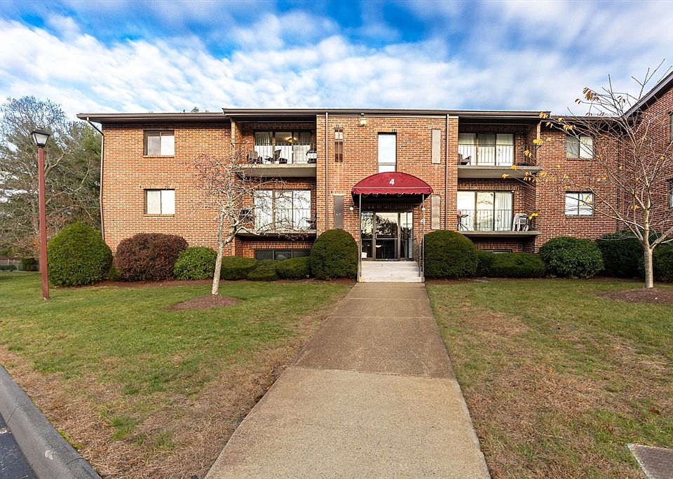 1st image of 221 Oak St APT 4-31