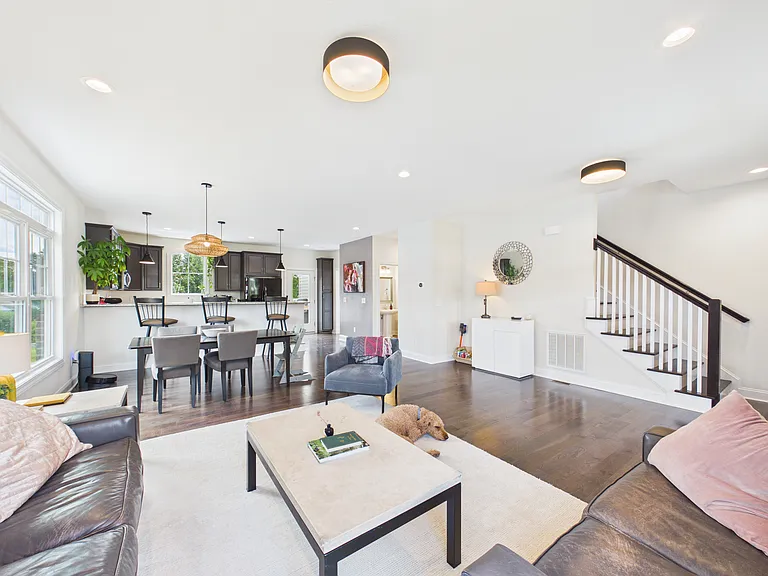 912 Kentwood Dr — Photo 14