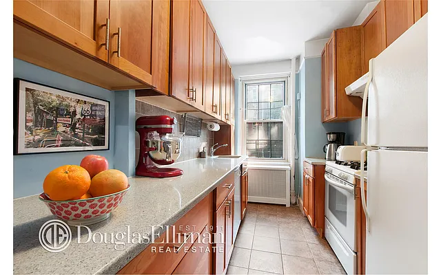 Sold by Douglas Elliman | media 15