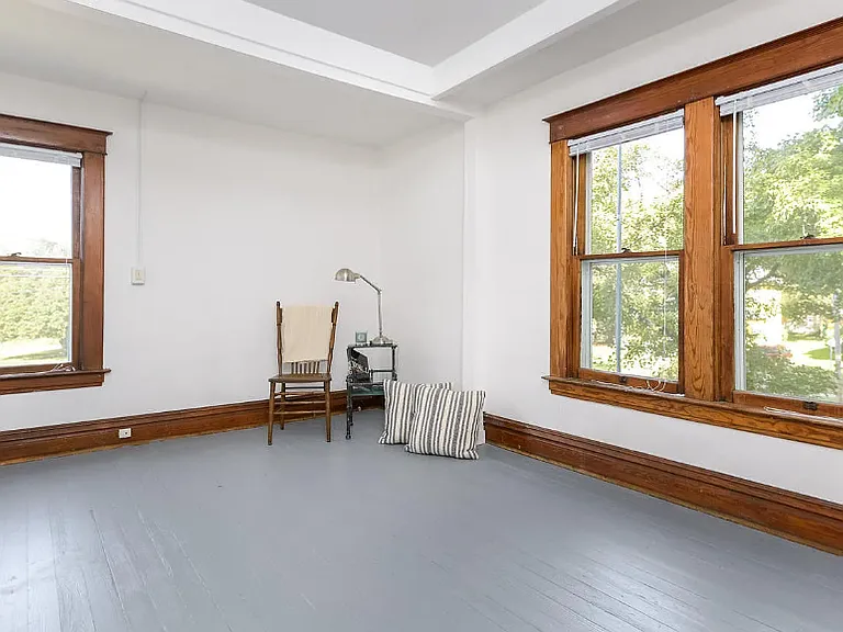 1516 E Main St — Photo 11