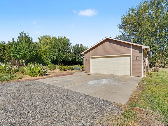 3rd image of 11201 Summitview Rd