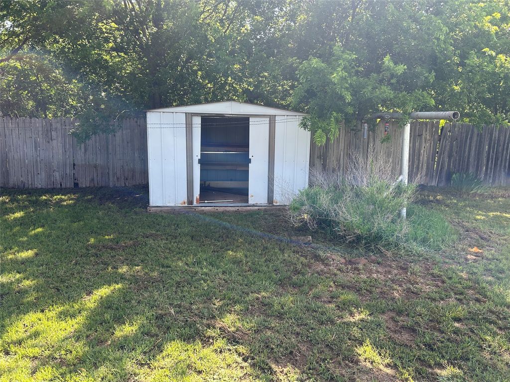 109 Harrison Ave, Newcastle, TX - View 6