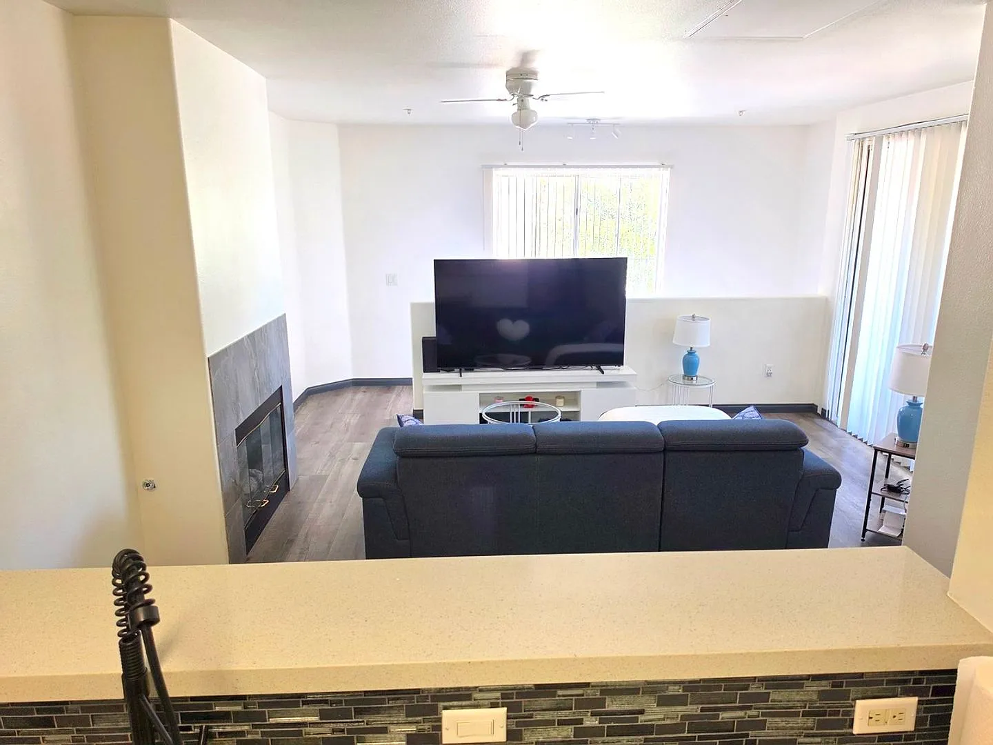 Fully Furnished * 1bed/1bath Condo With 1 Car Garage In Southwest Las Vegas — Photo 4