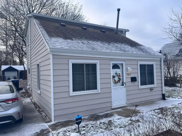 704 Virginia Pl, Ypsilanti, MI 48198