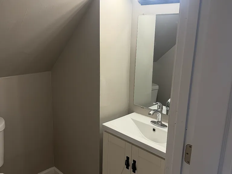 1570 Kenilworth Ave — Photo 5