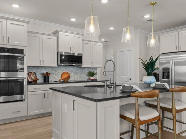 The Hibiscus Plan, Traditions at Carolina Forest