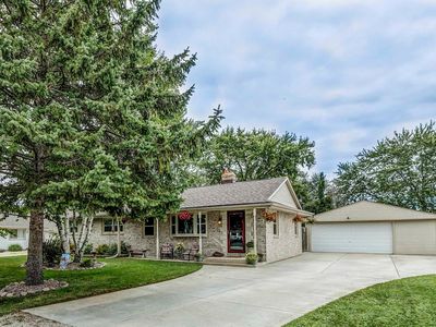 7015 Bobolink Rd, Racine, WI, 53402