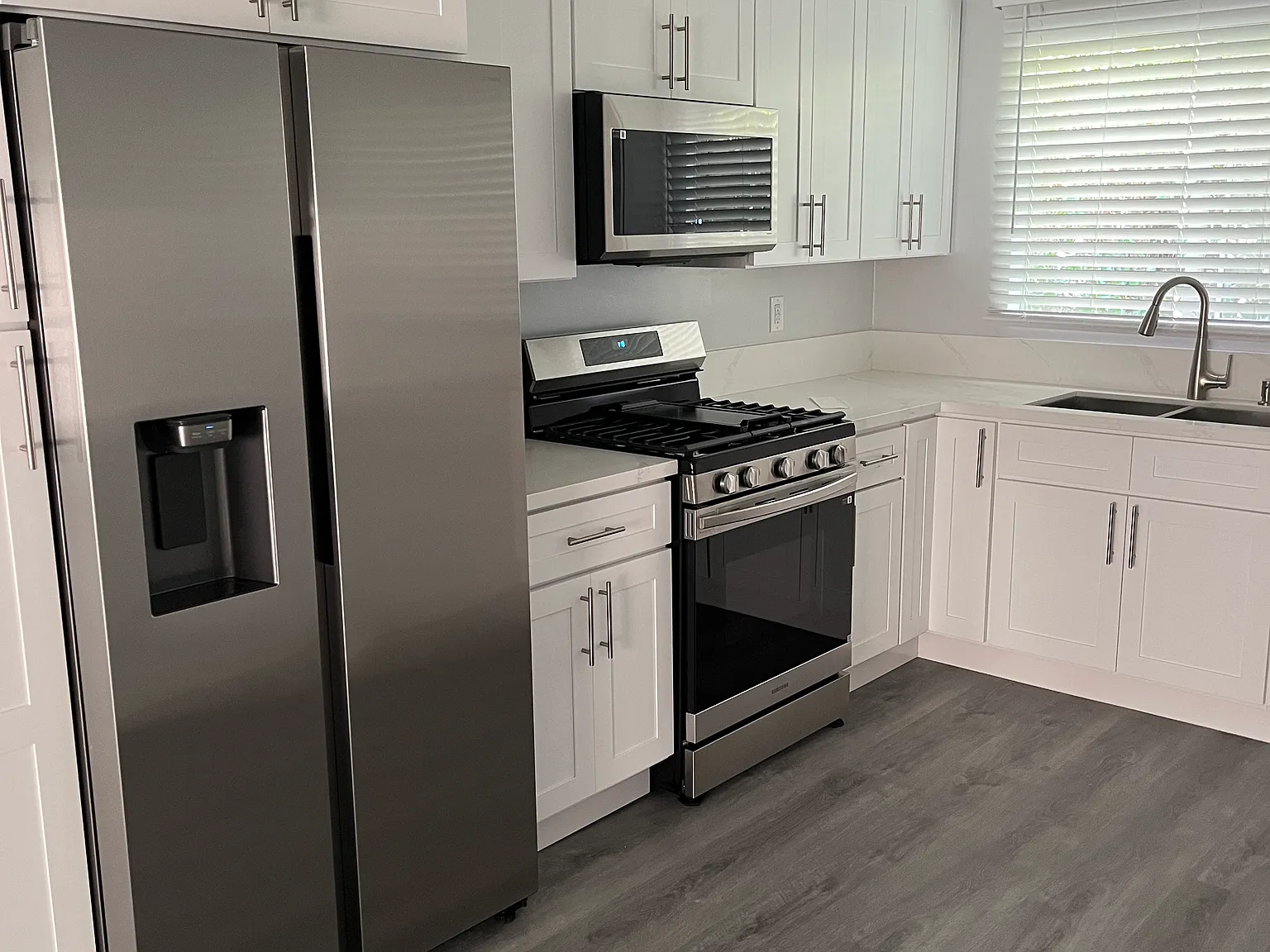 1124 N Columbus Ave — Photo 2