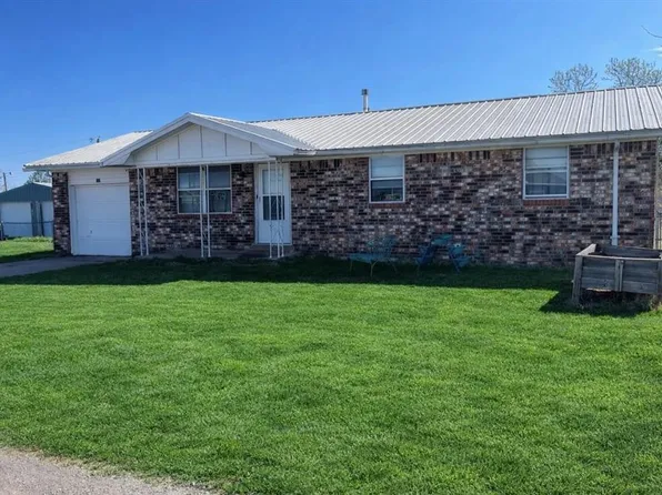 111 Sterling Dr, Chickasha, OK 73018