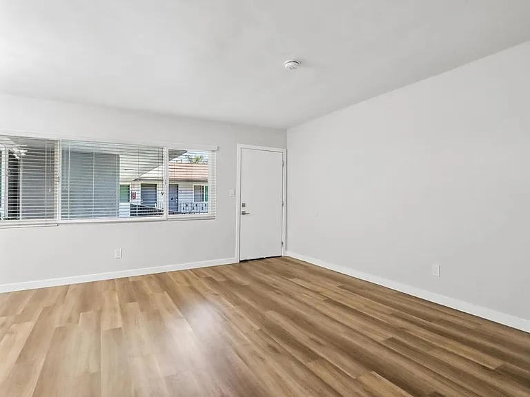 21107 Amie Ave #25 — Photo 27