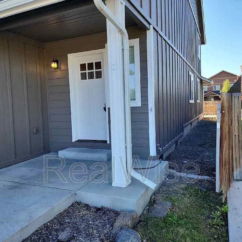 3 bed, 2.5 bath, 1528 sqft, $1,850 — Photo 2