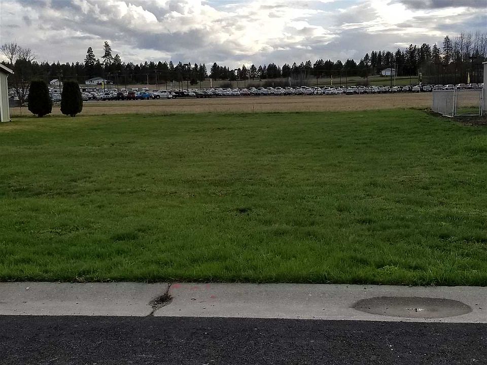 2nd image of 214 E Meadowmere Rd
