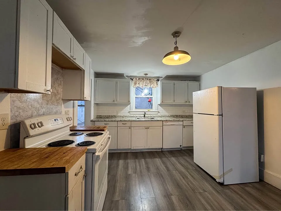 3 bed, 224 sqft, $2,500 — Photo 3
