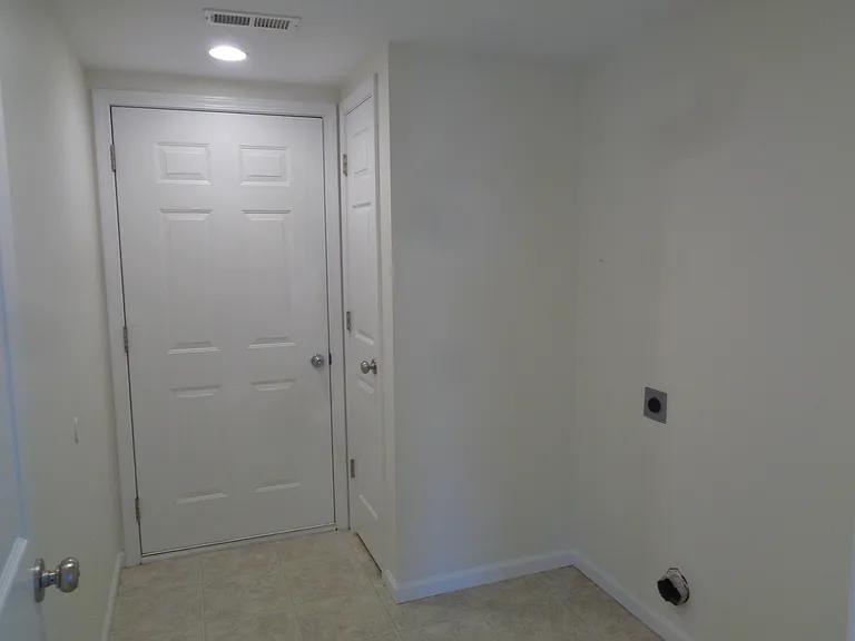 4008 Meadow View Dr — Photo 10