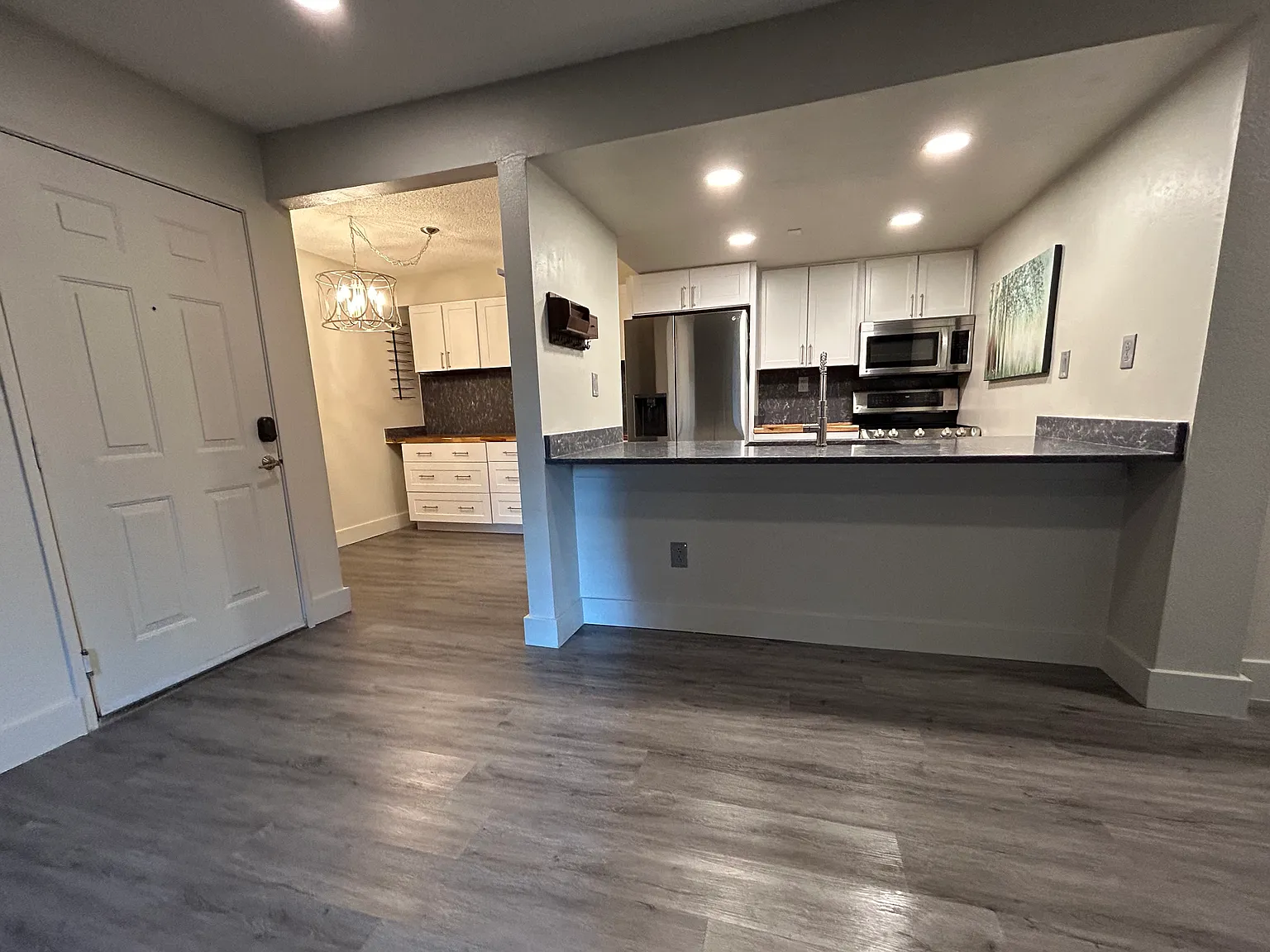 2 bed, 900 sqft, $2,100 — Photo 3