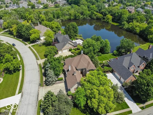 5424 Woodfield Dr N, Carmel, IN 46033