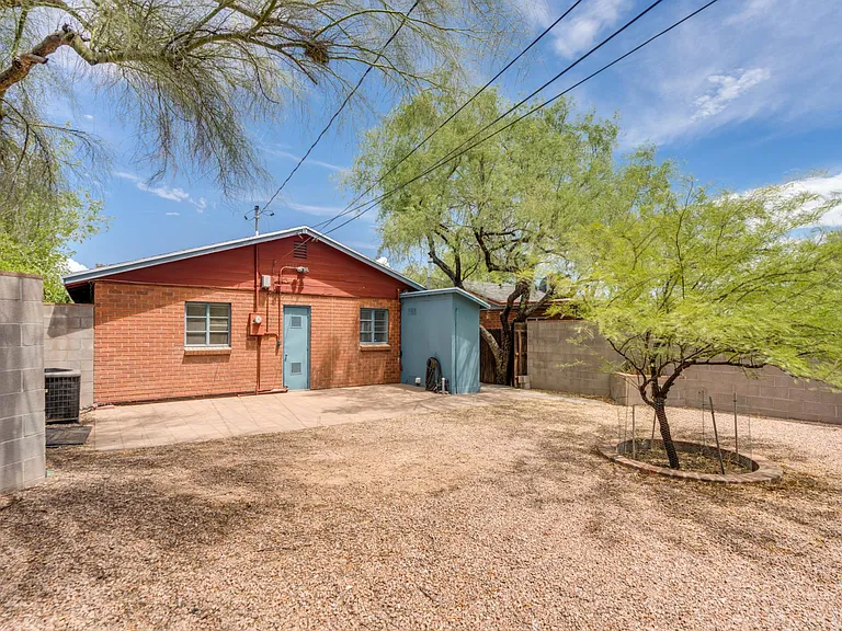 1120 E Waverly St — Photo 35