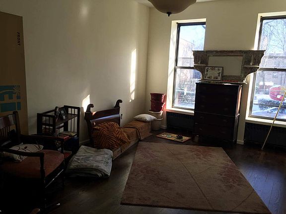 3rd image of 613 Jefferson Ave #1