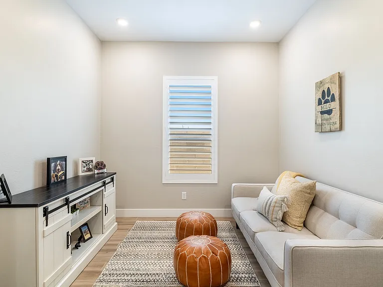 1725 E Questa Dr — Photo 42