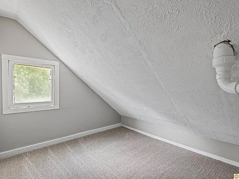 823 N H St — Photo 17