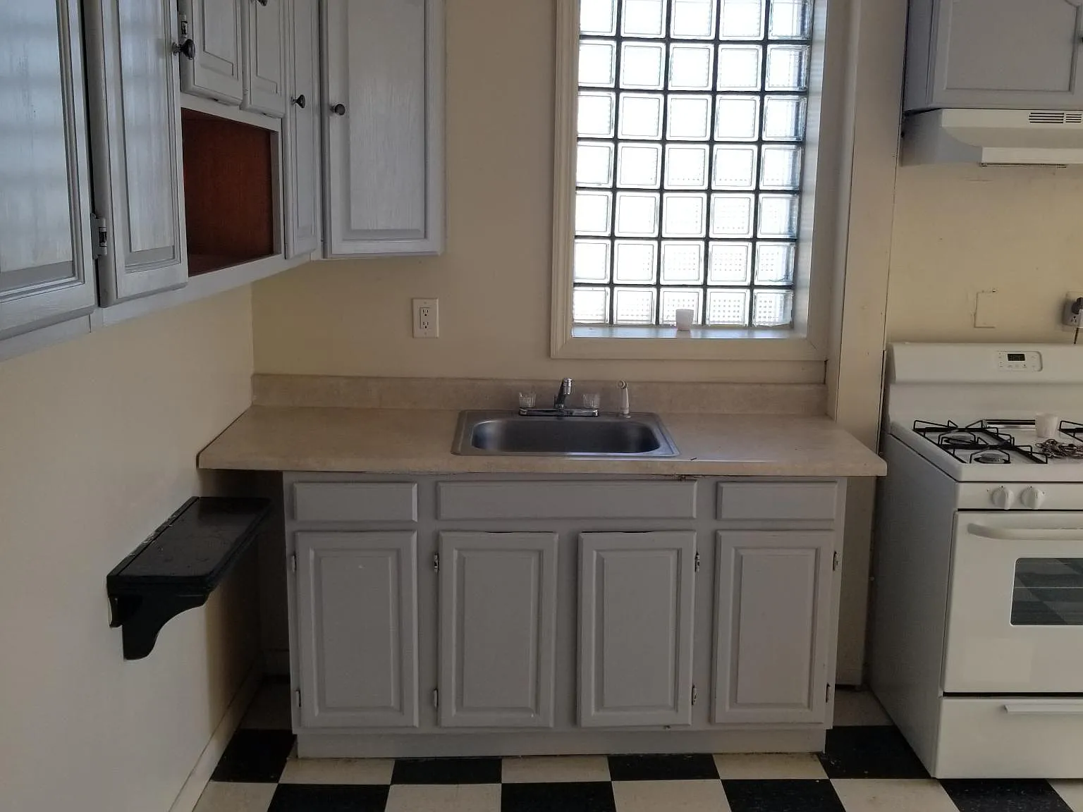 488 S Orange Ave — Photo 4