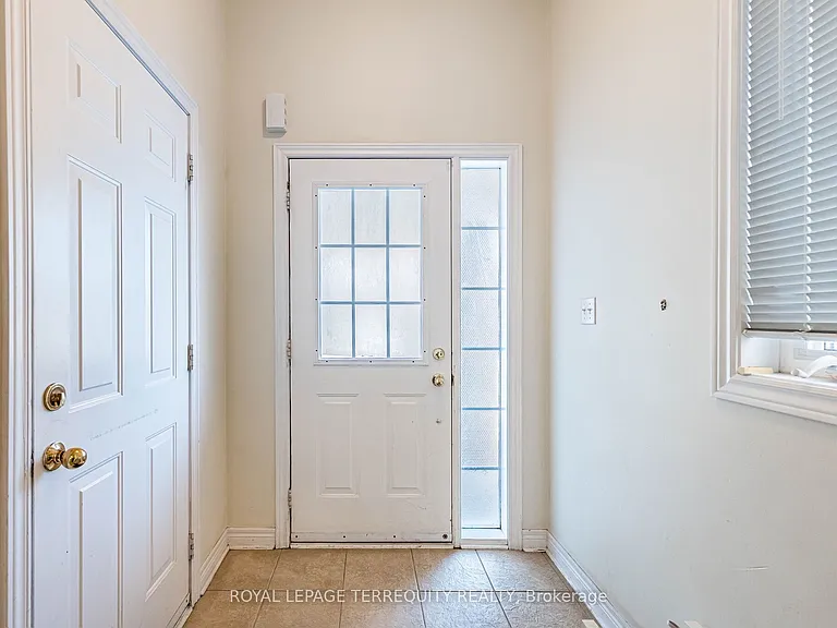 3926 Candlelight Dr — Photo 6